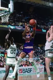 Maurice Lucas Phoenix Suns shoots v Robert Parish Boston Celtics p- Old Photo