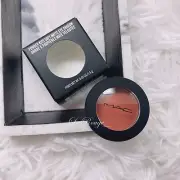 Mac Powder Kiss Soft Matte Eye Shadow - So Haute Right Now Full size NEW