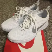 在飛比找蝦皮購物優惠-NIKE Dualtone Racer 白色運動鞋