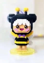 Momiji Mini Bricks Bumble Bee Figure 852 pieces MB2201