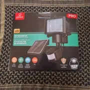 Globe Pro Solar Motion Sensor Led Light Brand New