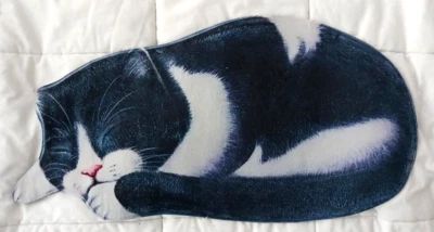 NEW BATH MAT SLEEPING CAT WALL DECOR FUN ANY ROOM 28.5 x 15 x 1/8 in BLACK WHITE