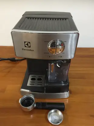 Electrolux 伊萊克斯 蒸氣式 義式 咖啡機 15 Bar  (EES-250X/EES250X)