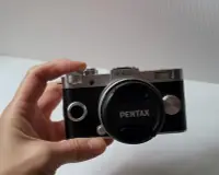 在飛比找Yahoo!奇摩拍賣優惠-PENTAX Q-S1希有色 絕美商品 付02鏡頭一顆 微單