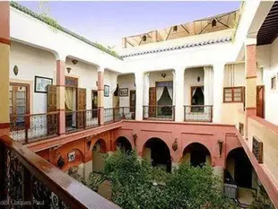 達爾穆萊阿里摩洛哥傳統庭院旅館