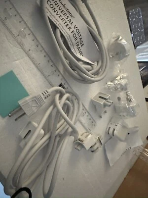 Apple BROOKSTONE Dual Converter Adapter Plug International plugs Converts 240V.