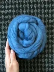 2 oz Jeans merino wool roving 22.5 micron for Spinning Felting Weaving