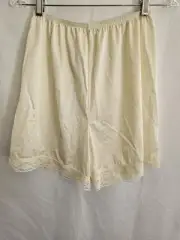 VTG Vanity Fair Ivory Shorts Half Slip Medium 16" Pettipant Bloomers Tap Knicker