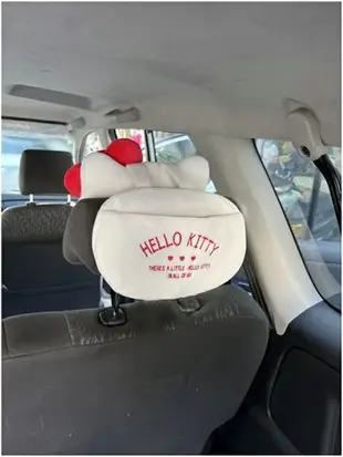 權世界@汽車用品 Hello Kitty 經典絨毛系列 汽車座椅舒適頭枕(附置物袋) PKTD017W-09