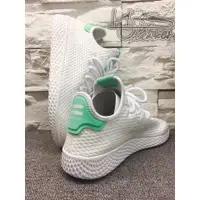 在飛比找蝦皮購物優惠-Adidas Pharrell Williams Tenni