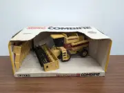 1/32 Ertl Farm Toy New Holland TR96 Combine Special Edition
