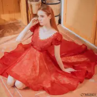 在飛比找momo購物網優惠-【OMUSES】手工V領蕾絲前短後長紅色禮服19-5104(