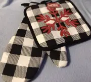 Christmas Black And White Snowflake Oven Mitt & Potholder Set New