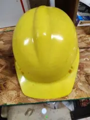 Full Brim OSHA Construction Hard Hat Work Approved Safety Helmet. By Wilson New