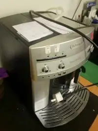 在飛比找Yahoo!奇摩拍賣優惠-二手 DeLonghi  ESAM3200 全自動咖啡機 煒