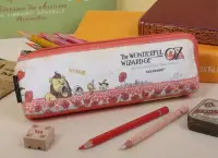 在飛比找Yahoo!奇摩拍賣優惠-7321經典兒童文學冒險故事桃樂絲綠野仙蹤童話復古造型筆袋筆