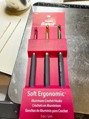 SUSAN BATES SOFT HANDLE ERGONOMIC CROCHET HOOK SET; SIZES I, J, K 12694