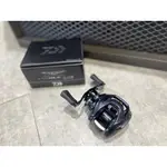 💢 桃園東區釣具【DAIWA STEEZ A TW HLC 雙軸捲線器 雙軸梭式捲線器 小烏龜】