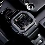 【CASIO 卡西歐】G-SHOCK 經典潮流太陽能電波錶(GW-M5610UBC-1)