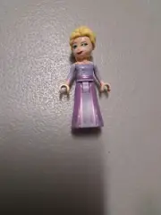 LEGO Arendelle Castle Village Set 41167 Elsa Minifigure
