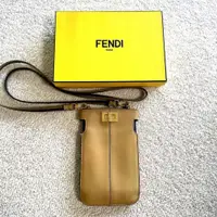 在飛比找蝦皮購物優惠-FENDI 芬迪 肩背包 Peekaboo mercari 