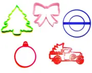 HOLIDAY CHRISTMAS DECORATING WREATH PICKUP WITH TREE COOKIE CUTTER USA PR1366
