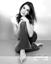 ACTRESS TERI HATCHER - 8X10 PUBLICITY PHOTO (BT-120)