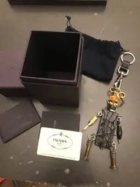 在飛比找Yahoo!奇摩拍賣優惠-Prada Trick Robot 機器人 吊飾 鑰匙圈 全