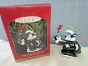 1999 Hallmark QX6507 "Pepe LePew and Penelope" Pepe Le Pew Ornament