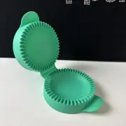 Tupperware Mini Pie Maker Dumplings Crustless Sandwiches Empanada Mold Green !
