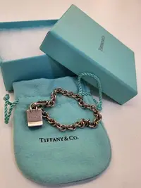 在飛比找Yahoo!奇摩拍賣優惠-2手Tiffany＆Co.真品購物袋915純銀手鏈絕版品 出