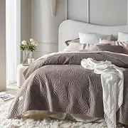ROOM99 Feel Elegant Bedspread in Brown, 240 x 260 cm, Versatile Blanket as a Bed Throw or Sofa Throw Blanket for Bed and Sofa, Quilt Style, Ideal as Bedspread Velvet Velvet