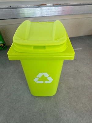 Mini Curbside Trash Desk Caddy-Awesome Wheeled Bin Pencil Holders NEW red