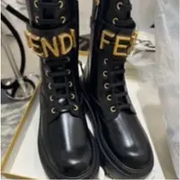 在飛比找蝦皮購物優惠-盈盈二手正品 FENDI 芬迪 秋冬新款女靴女士時尚 帥氣馬