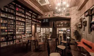 大阪山葵青年旅館 - 床與圖書館Hostel Wasabi Osaka Bed and Library