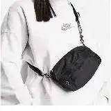 NIKE NSW Futura Luxe 女款 側背包 黑色 緞面 鏈條 CW9304-010