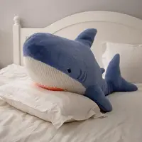 在飛比找樂天市場購物網優惠-樂天精選~可愛鯊魚抱枕毛絨玩具床上抱著睡覺的公仔男生款玩偶娃