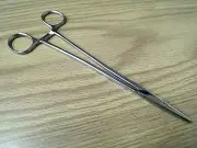 BAUMGARTNER LOCKING NEEDLE HOLDER DRIVER 8" SERRATED JAWS, STAINLESS STEEL