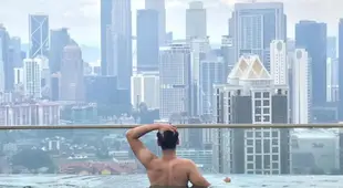 KL Skyline Hostel : An Infinity Sky Pool at Rooftop & KL Skyscraper Views