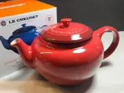Le Creuset Large 44oz Stoneware Teapot with Stainless Infuser Cerise Red NIB