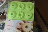 在飛比找Yahoo!奇摩拍賣優惠-矽膠模_甜甜圈愛心波堤圓花12連_DL-6248◎日本.Ka