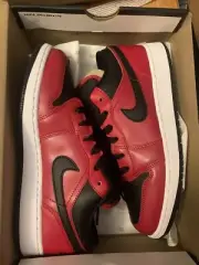 Jordan 1 Low Reverse Bred Pebbled Swoosh GS, Size 7Y