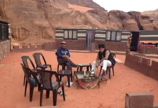 約旦瓦迪蘭姆山村沙漠旅行者露營飯店