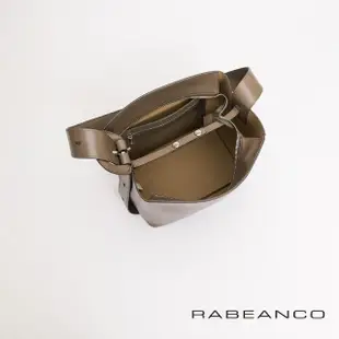 【RABEANCO】SANDRA寬背帶方形肩背包(卡其駝)
