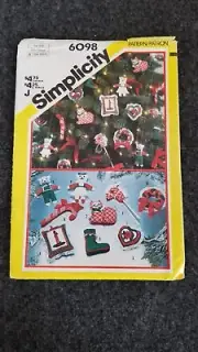 CHRISTMAS ORNAMENTS Vintage SIMPLICITY 6098 Sewing Pattern UNCUT