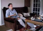 Great Britain track athlete Steve Ovett in his home, circa 1985. - Old Photo