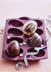 Tuppeware NEW silicone egg form radish purple