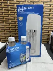 NEW SodaStream Fizzi Cordless Sparkling Water Maker w/2- 0.5 L Soda Bottles