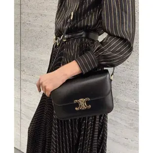 Celine 18736 亮面小牛皮中型 Triomphe 凱旋門包 黑色