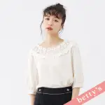 【BETTY’S 貝蒂思】花花鏤空蕾絲寬領雪紡上衣(米白色)